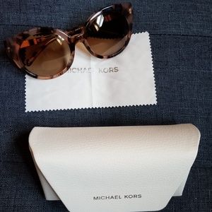 MICHAEL KORS ADELAIDE I SUNGLASSES